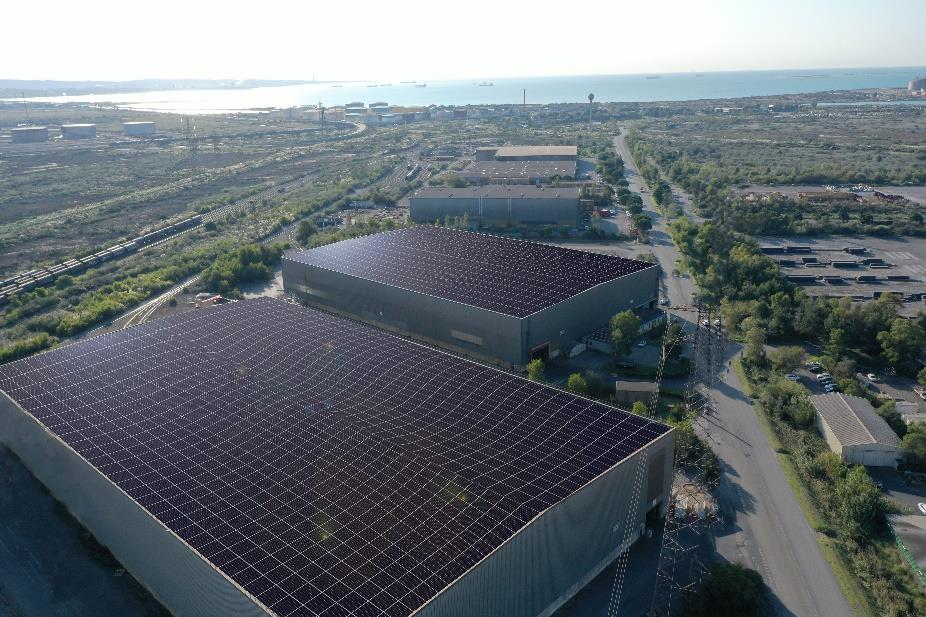 Toitures solaires d'ArcelorMittal à Fos-sur-Mer avec Reservoir Sun.