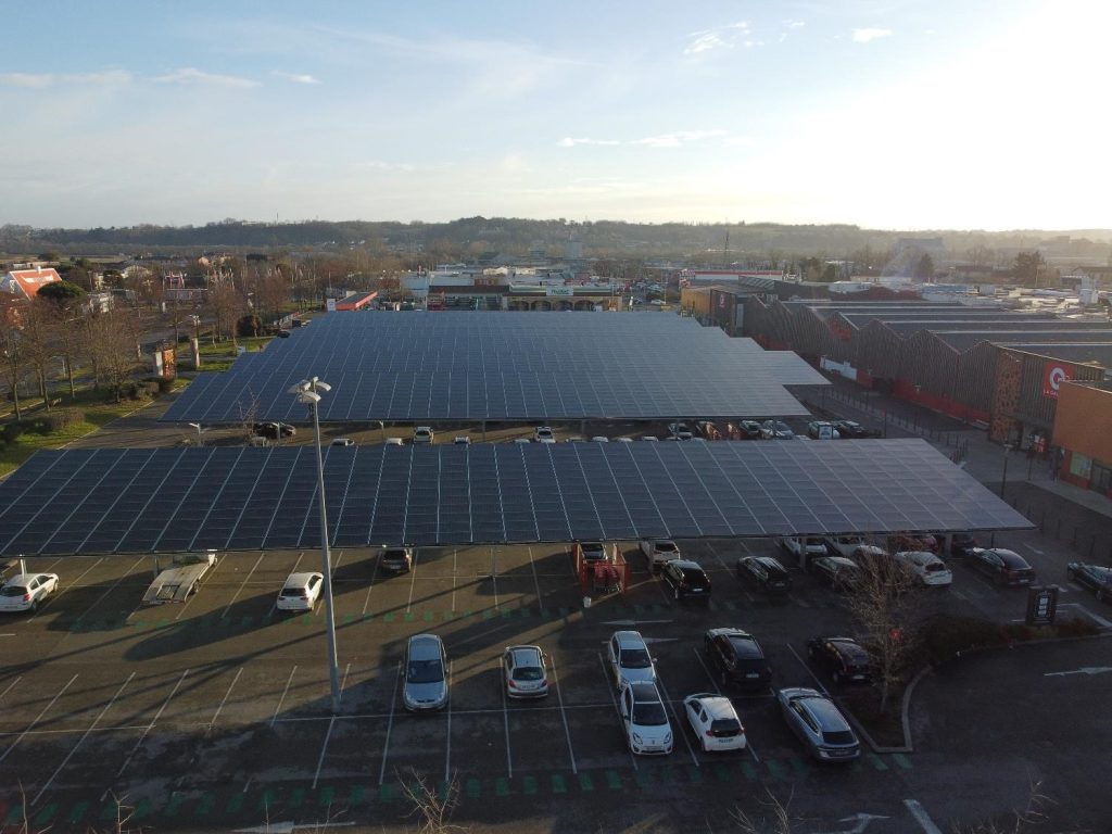 Financement de centrales solaires par GreenYellow et Reservoir Sun.