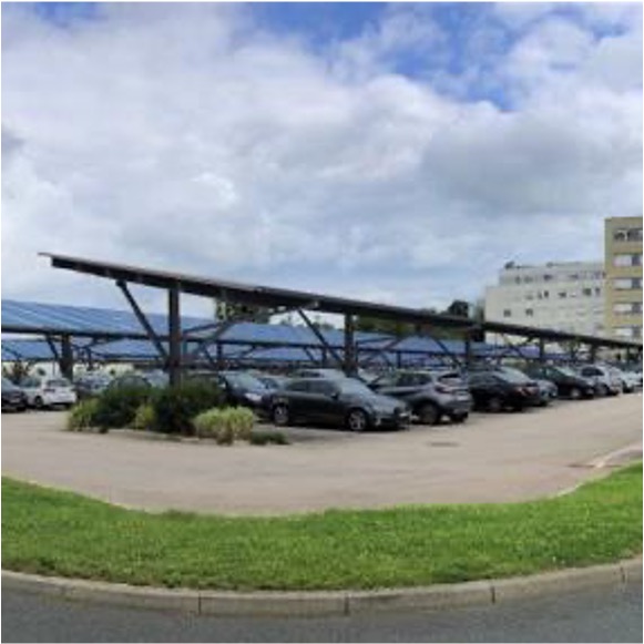 Ombrières photovoltaïques sur le parking de l'Hôpital Robert Pax à Sarreguemines.