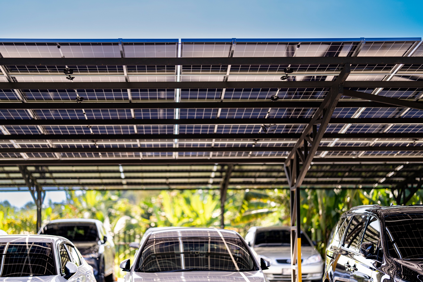 Carporty fotowoltaiczne - wiata solarna dla firm