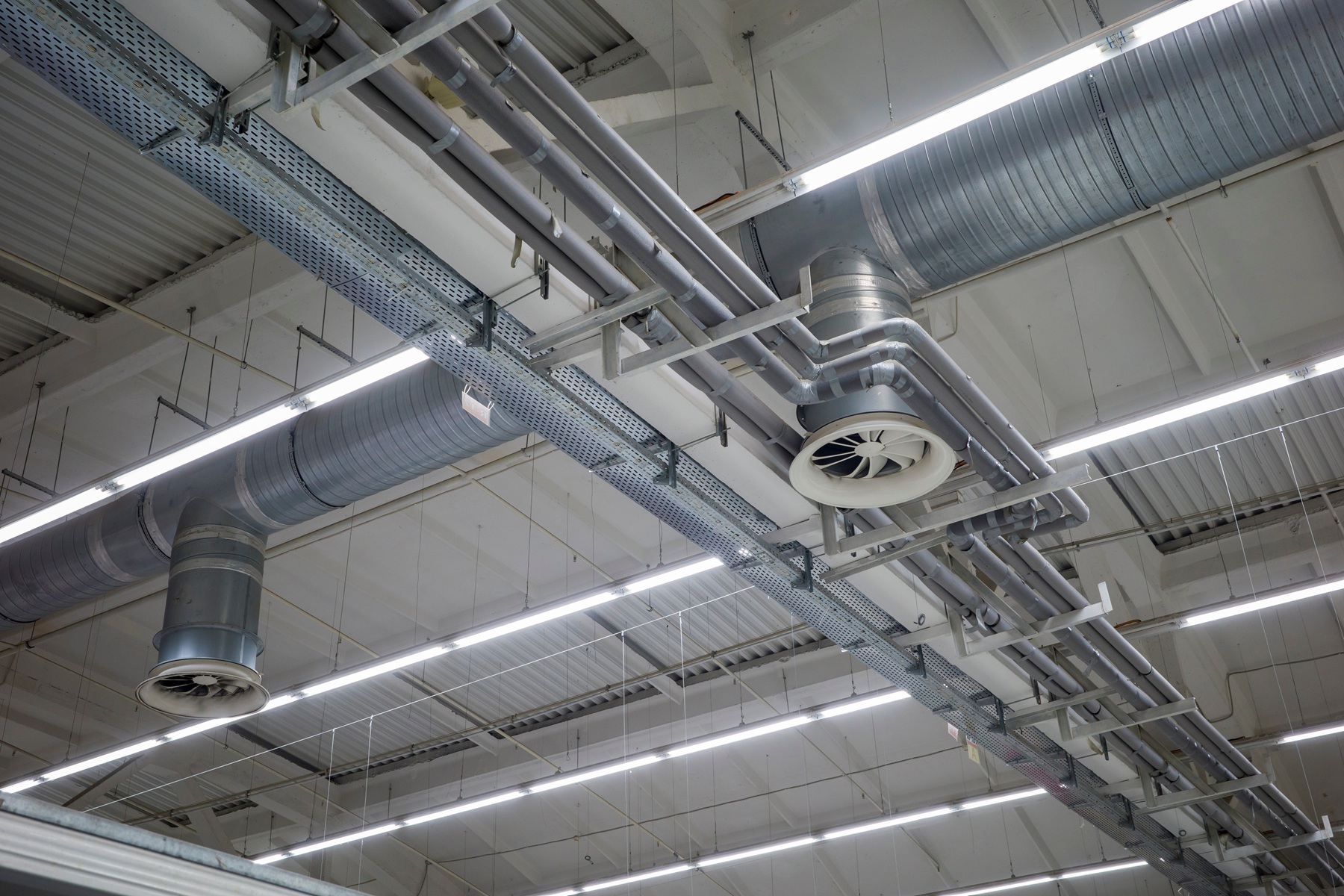 HVAC w obiektach komercyjnych - jak zoptymalizować ogrzewanie i klimatyzację